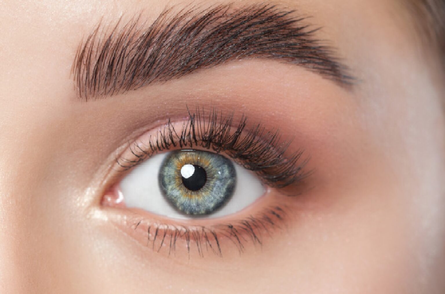 What color eyeliner for blue eyes and red hair? (Best Ideas)