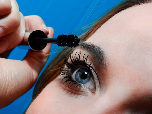 what happens if you put mascara on eyelash extensions