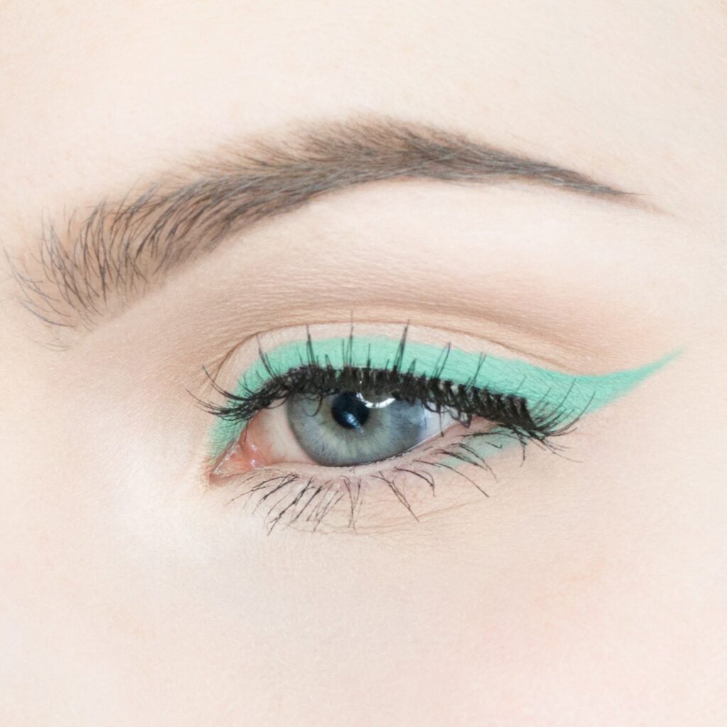 What color eyeliner for blue eyes