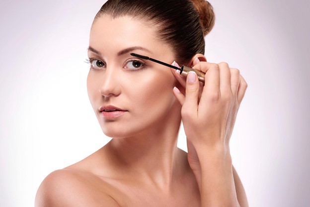 Three Useful Tips to Help Remove Mascara Smudges from Under Your Eyes