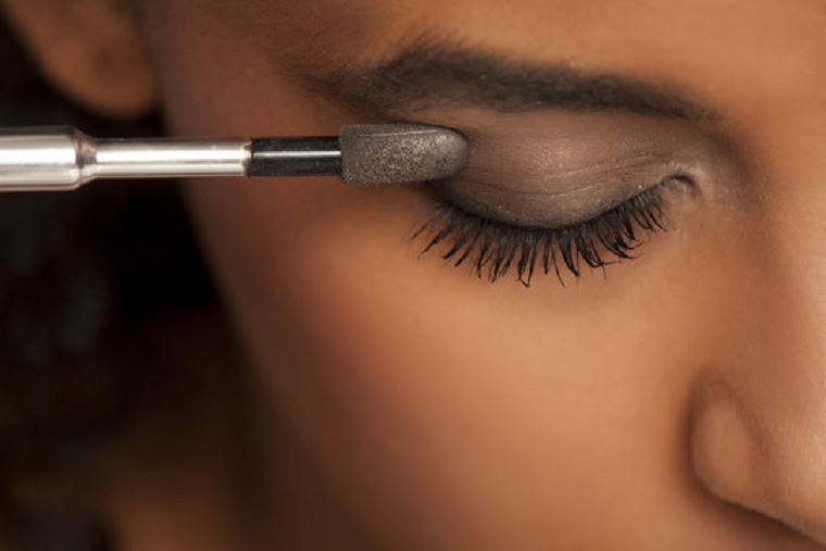 white eyeshadow looks on brown skin